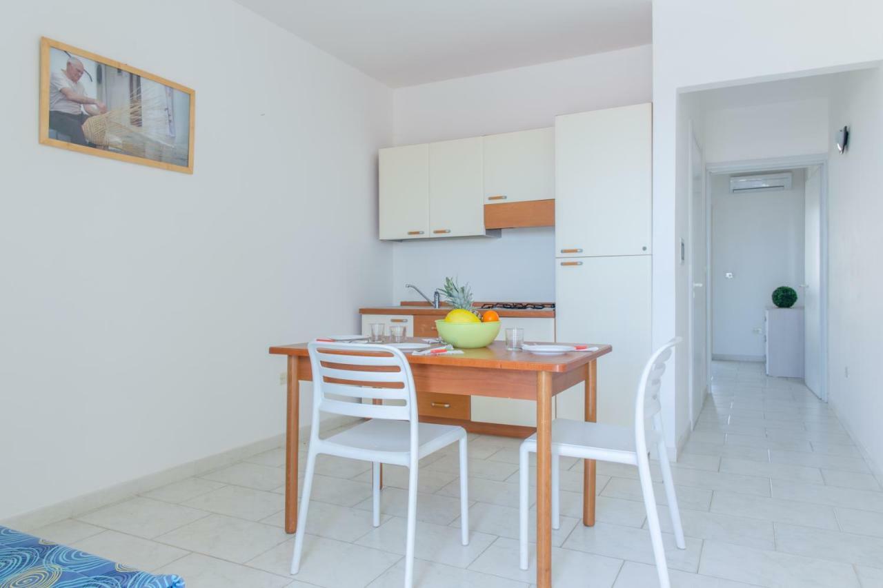 Spiaggia Bianca Apartments Torre Vado Exteriör bild